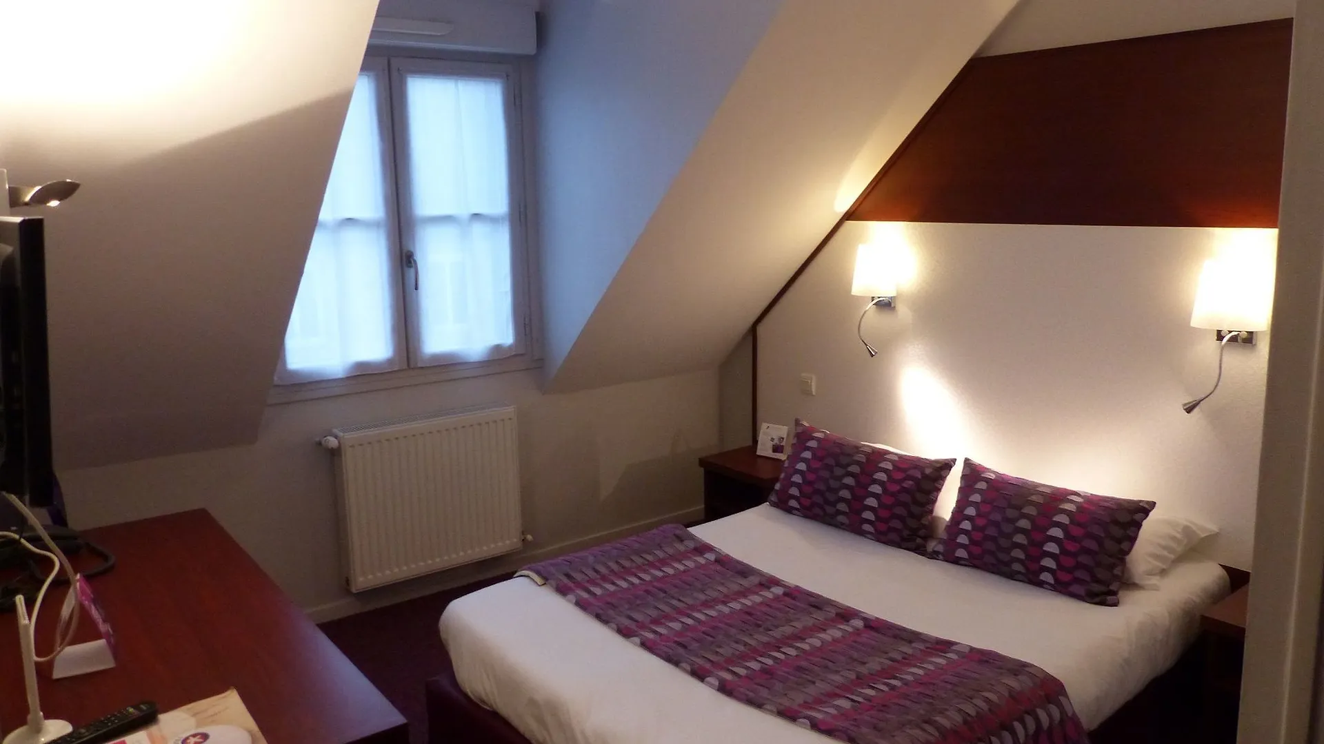 The Originals Boutique, Hotel Le Lion D'Or, Fougeres Ouest Maen Roch 3*,  France